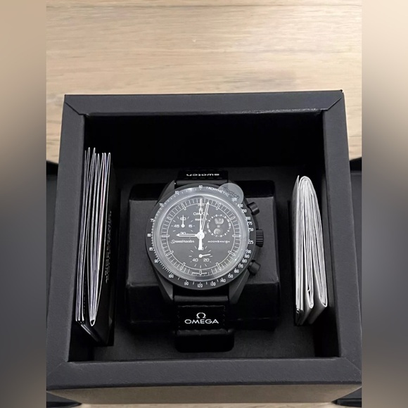 Swatch x Omega Bioceramic Moonswatch Mission To Moonphase Snoopy S033W700 Black - Picture 5 of 5